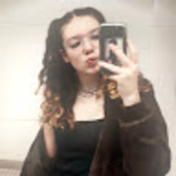 Meet your Posher, Livy - Picture 1 of 1